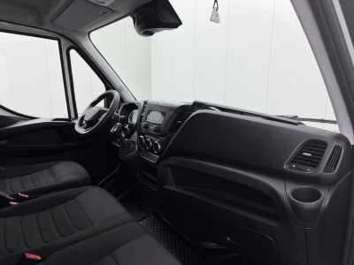 Iveco Daily 35S16 Hi-Matic Automaat L2H2 | 3500Kg Trekken | Airco | 3-Zits | Betimmering 18