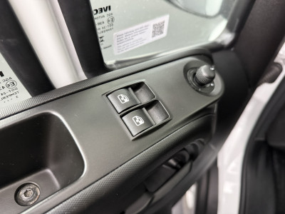 Iveco Daily 35S16 Hi-Matic Automaat L2H2 | 3500Kg Trekken | Airco | 3-Zits | Betimmering 8