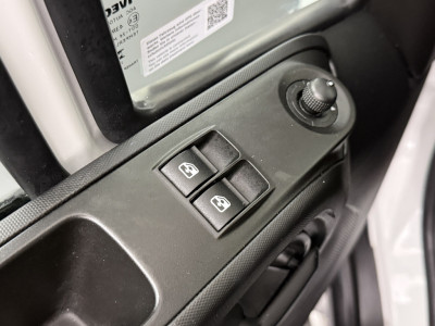 Iveco Daily 35S16 Hi-Matic Automaat L2H2 | 3500Kg Trekken | Airco | 3-Zits | Betimmering foto 8