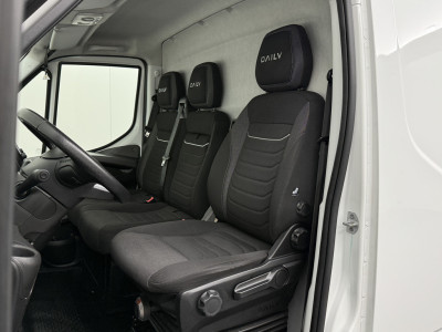 Iveco Daily 35S16 Hi-Matic Automaat L3H2 | LED | Imperiaal | Trekhaak | Multimedia | Navigatie | Camera | Airco | Cruise foto 21