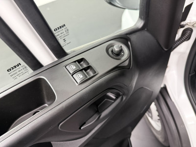 Iveco Daily 35S16 L2H2 | 3500 Kg Trekken | Airco | 3-Zits | Betimmering 8
