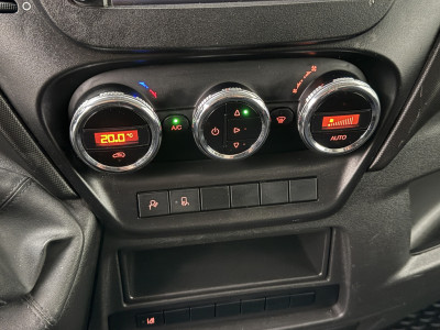 Iveco Daily 35S16 L2H2 | 3500TG | Multimedia | Airco | Cruise | Betimmering foto 17