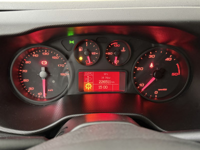 Iveco Daily 35S16 L2H2 | 3500TG | Multimedia | Airco | Cruise | Betimmering foto 9