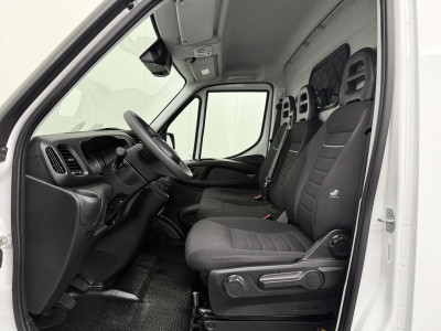 Iveco Daily 35S16 L4H2 Maxi | Fabrieksgarantie | Model 2025 | Airco | 3-Zits | Betimmering | 3500Kg Trekken foto 19