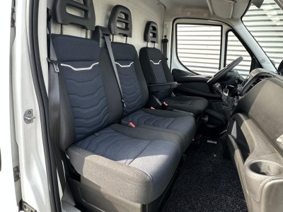 Iveco Daily 35S16V 2.3 410 L4H2 Airco|Cruise|Camera TOPSTAAT 3500kg trekgewicht foto 4