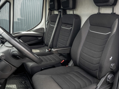 Iveco Daily 35S18 175 PK 3.0 Liter! | Automaat | 3.500 KG trekgewicht | Camera | Cruise | Airco | Trekhaak | 3-Zits 12