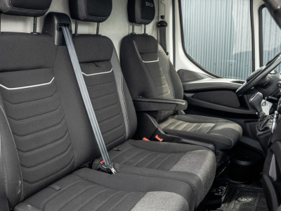 Iveco Daily 35S18 175 PK 3.0 Liter! | Automaat | 3.500 KG trekgewicht | Camera | Cruise | Airco | Trekhaak | 3-Zits 13