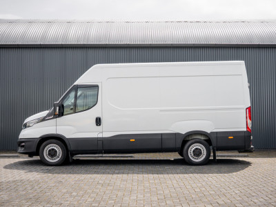 Iveco Daily 35S18 175 PK 3.0 Liter! | Automaat | 3.500 KG trekgewicht | Camera | Cruise | Airco | Trekhaak | 3-Zits 5