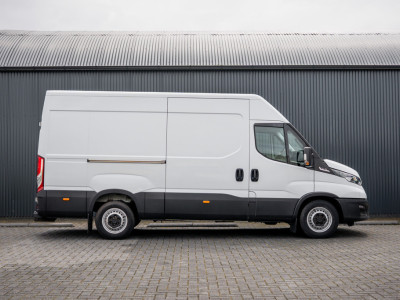 Iveco Daily 35S18 175 PK 3.0 Liter! | Automaat | 3.500 KG trekgewicht | Camera | Cruise | Airco | Trekhaak | 3-Zits 6