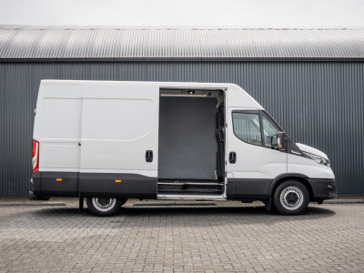 Iveco Daily 35S18 175 PK 3.0 Liter! | Automaat | 3.500 KG trekgewicht | Camera | Cruise | Airco | Trekhaak | 3-Zits 7