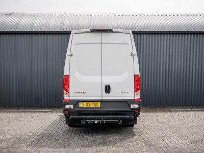 Iveco Daily 35S18 175 PK 3.0 Liter! | Automaat | 3.500 KG trekgewicht | Camera | Cruise | Airco | Trekhaak | 3-Zits 8