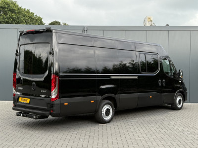 Iveco Daily 35S18 3.0 180 PK AUTOMAAT / DUBBELE CABINE / TREKHAAK / CAMERA / CRUISE / NAVI / 3500 KG AHG foto 2