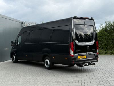 Iveco Daily 35S18 3.0 180 PK AUTOMAAT / DUBBELE CABINE / TREKHAAK / CAMERA / CRUISE / NAVI / 3500 KG AHG foto 4