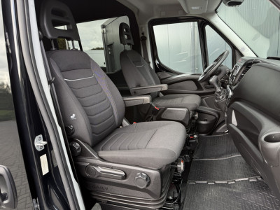 Iveco Daily 35S18 3.0 180 PK AUTOMAAT / DUBBELE CABINE / TREKHAAK / CAMERA / CRUISE / NAVI / 3500 KG AHG foto 7