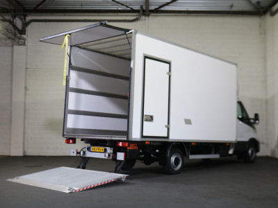 Iveco Daily 35S18 3.0 Automaat Bakwagen met Laadklep foto 10