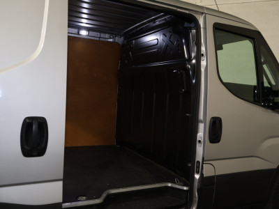 Iveco Daily 35S18 3.0 Hi-Matic Automaat 3.5T Trekhaak 16