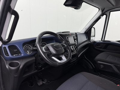 Iveco Daily 35S18 3.0L Automaat Dubbele Cabine L2H2 | 6-Persoons | Imperiaal | Trekhaak | Multimedia | Camera | 3500Kg Trekhaak | Imperiaal foto 3