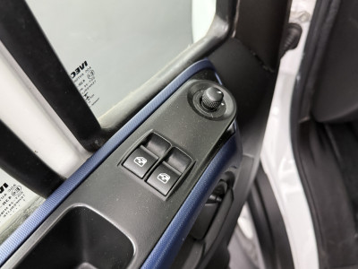Iveco Daily 35S18 3.0L Automaat Dubbele Cabine L2H2 | 6-Persoons | Imperiaal | Trekhaak | Multimedia | Camera | 3500Kg Trekhaak | Imperiaal foto 8