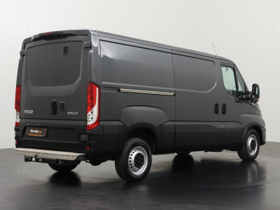 Iveco Daily 35S18 3.0L Hi-Matic Automaat L2H1 | Navigatie | Camera | Airco | Cruise | 3-Zits 2