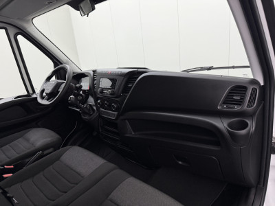 Iveco Daily 35S18 3.0Ltr Bakwagen+Laadklep 450x211x230 | Dakspoiler | Zijdeur | Airco | Cruise | 3-Zits 20