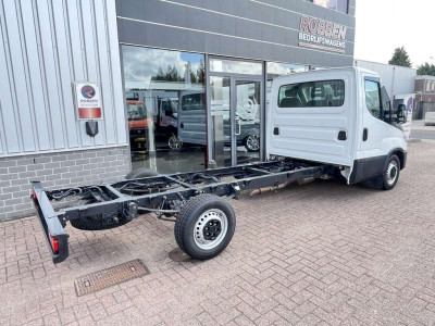 Iveco Daily 35S18 HA8 3.0 410 Aut. Chassis Cabine Airco/Cruise/Nav foto 3