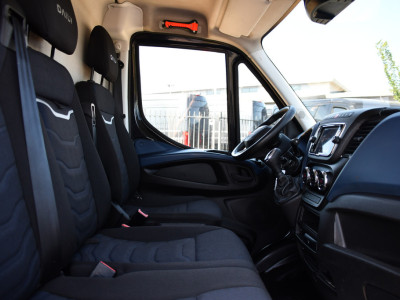Iveco Daily 35S18HV 3.0 L2H1 Black Edition Camera, Adaptieve Cruise, LED, 180pk, Automaat, 3500kg Trekhaak, Clima, Multimedia, Uniek! foto 20