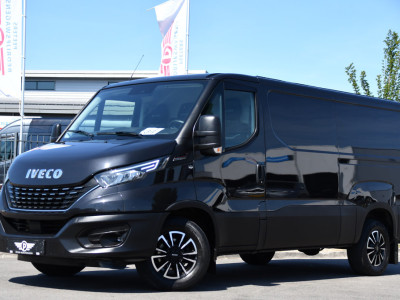 Iveco Daily 35S18HV 3.0 L2H1 Black Edition Camera, Adaptieve Cruise, LED, 180pk, Automaat, 3500kg Trekhaak, Clima, Multimedia, Uniek! foto 4