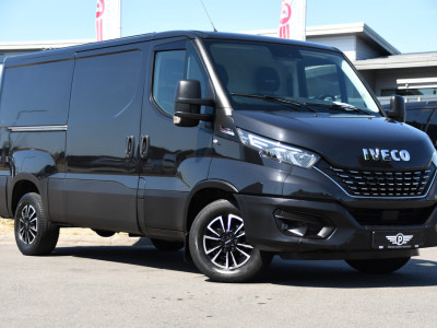 Iveco Daily 35S18HV 3.0 L2H1 Black Edition Camera, Adaptieve Cruise, LED, 180pk, Automaat, 3500kg Trekhaak, Clima, Multimedia, Uniek! foto 5