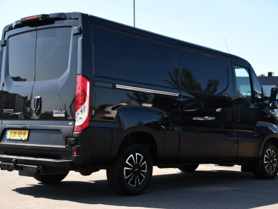 Iveco Daily 35S18HV 3.0 L2H1 Black Edition Camera, Adaptieve Cruise, LED, 180pk, Automaat, 3500kg Trekhaak, Clima, Multimedia, Uniek! foto 6