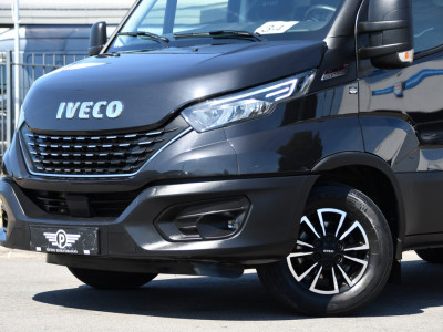 Iveco Daily 35S18HV 3.0 L2H1 Black Edition Camera, Adaptieve Cruise, LED, 180pk, Automaat, 3500kg Trekhaak, Clima, Multimedia, Uniek! foto 7