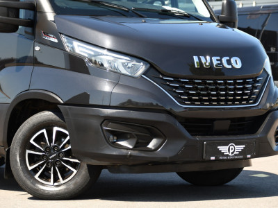 Iveco Daily 35S18HV 3.0 L2H1 Black Edition Camera, Adaptieve Cruise, LED, 180pk, Automaat, 3500kg Trekhaak, Clima, Multimedia, Uniek! foto 8