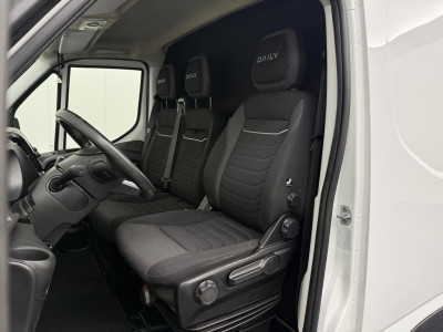 Iveco Daily 35S18HV 3.0Ltr Hi-Matic Automaat L2H2 | Led | 3500Kg Trekhaak | Navigatie | Camera | Airco | Cruise | 3-Zits | Betimmering foto 21