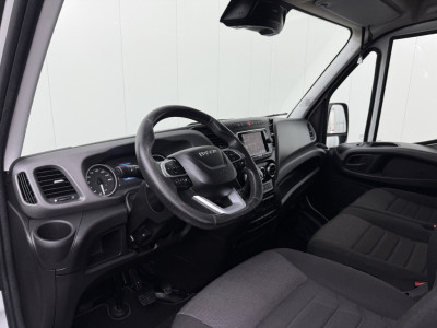 Iveco Daily 35S18HV 3.0Ltr Hi-Matic Automaat L2H2 | Led | 3500Kg Trekhaak | Navigatie | Camera | Airco | Cruise | 3-Zits | Betimmering foto 3