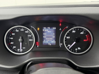 Iveco Daily 35S18HV 3.0Ltr Hi-Matic Automaat L2H2 | Led | 3500Kg Trekhaak | Navigatie | Camera | Airco | Cruise | 3-Zits | Betimmering foto 9