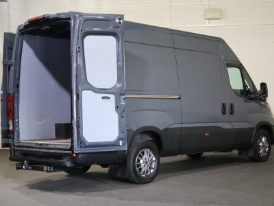 Iveco Daily 35S18 L2 H2 Automaat Airco Navigatie 3.5T Trekhaak 10