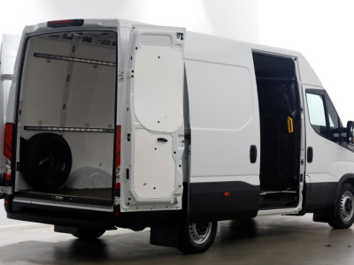 Iveco Daily 35S21 3.0 210pk L2H2 HiMatic Automaat Navi/Camera Trekgewicht 3500kg 10-2023 foto 11