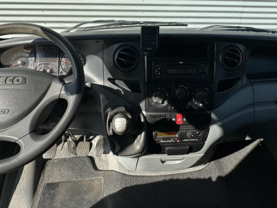 Iveco Daily 40C15 375 Bakwagen met laadklep en trekhaak foto 12