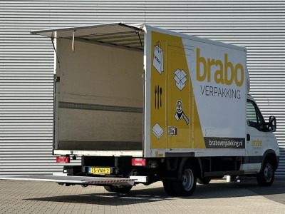 Iveco Daily 40C15 375 Bakwagen met laadklep en trekhaak foto 3