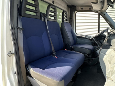 Iveco Daily 40C15 375 Bakwagen met laadklep en trekhaak foto 4