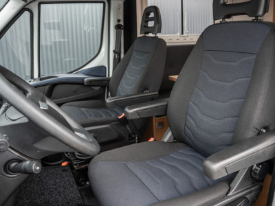 Iveco Daily 40C18 3.0L 180PK | Camperkandidaat | 1ste Eigenaar | Automaat | Euro 6 | Camera | 3.5T Trekgewicht foto 12