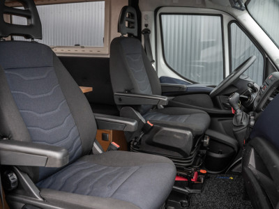 Iveco Daily 40C18 3.0L 180PK | Camperkandidaat | 1ste Eigenaar | Automaat | Euro 6 | Camera | 3.5T Trekgewicht foto 13