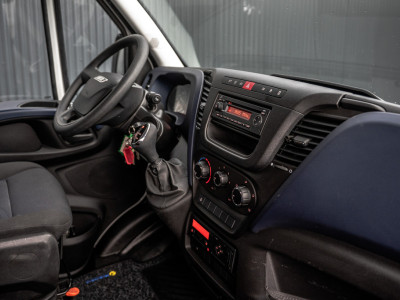 Iveco Daily 40C18 3.0L 180PK | Camperkandidaat | 1ste Eigenaar | Automaat | Euro 6 | Camera | 3.5T Trekgewicht foto 2