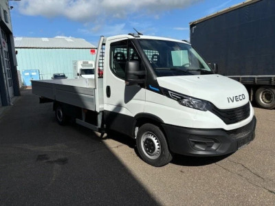 Iveco Daily Electric 38S14E 74 kW open laadbak foto 2