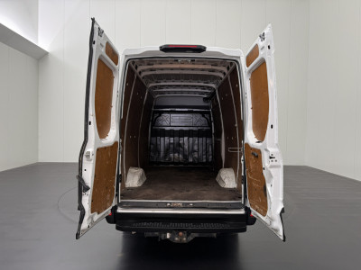 Iveco Daily Hi-Matic Automaat L2H2 | Led | 3500Kg Trekhaak | Navigatie | Camera | 3-Zit | Betimmering foto 4