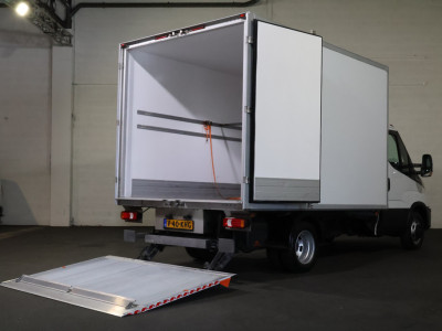 Iveco Daily 35C14 Automaat Koelwagen Bakwagen met Laadklep foto 10