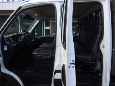 Iveco Daily 35C16 HI Matic Dubbele cabine open 7 persoons uitvoering. Dubbel lucht achter as. 3.0 L motor foto 14