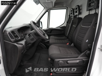 Iveco Daily 35C18 3.0L Automaat Dubbellucht L2H2 3,5t Trekhaak 180PK Airco Cruise Euro6 L2 Airco Trekhaak Cruise control 12