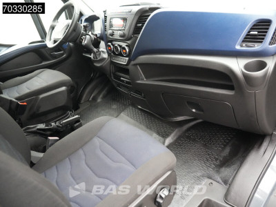 Iveco Daily 35C18 3.0L Automaat Dubbellucht L2H2 3,5t Trekhaak Airco Cruise APK 01-2027 Euro6 L2 Airco Trekhaak Cruise control 12