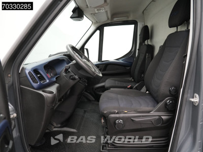 Iveco Daily 35C18 3.0L Automaat Dubbellucht L2H2 3,5t Trekhaak Airco Cruise APK 01-2027 Euro6 L2 Airco Trekhaak Cruise control 20