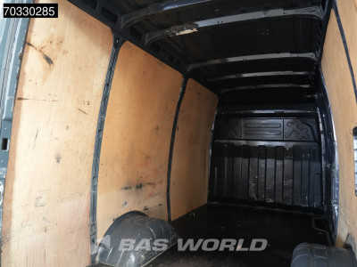 Iveco Daily 35C18 3.0L Automaat Dubbellucht L2H2 3,5t Trekhaak Airco Cruise APK 01-2027 Euro6 L2 Airco Trekhaak Cruise control 9